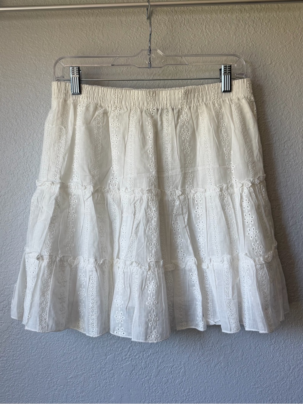 HYFVE Tiered Eyelet White Mini Skirt, NWOT, Size Large. 100% Cotton - Picture 6 of 11